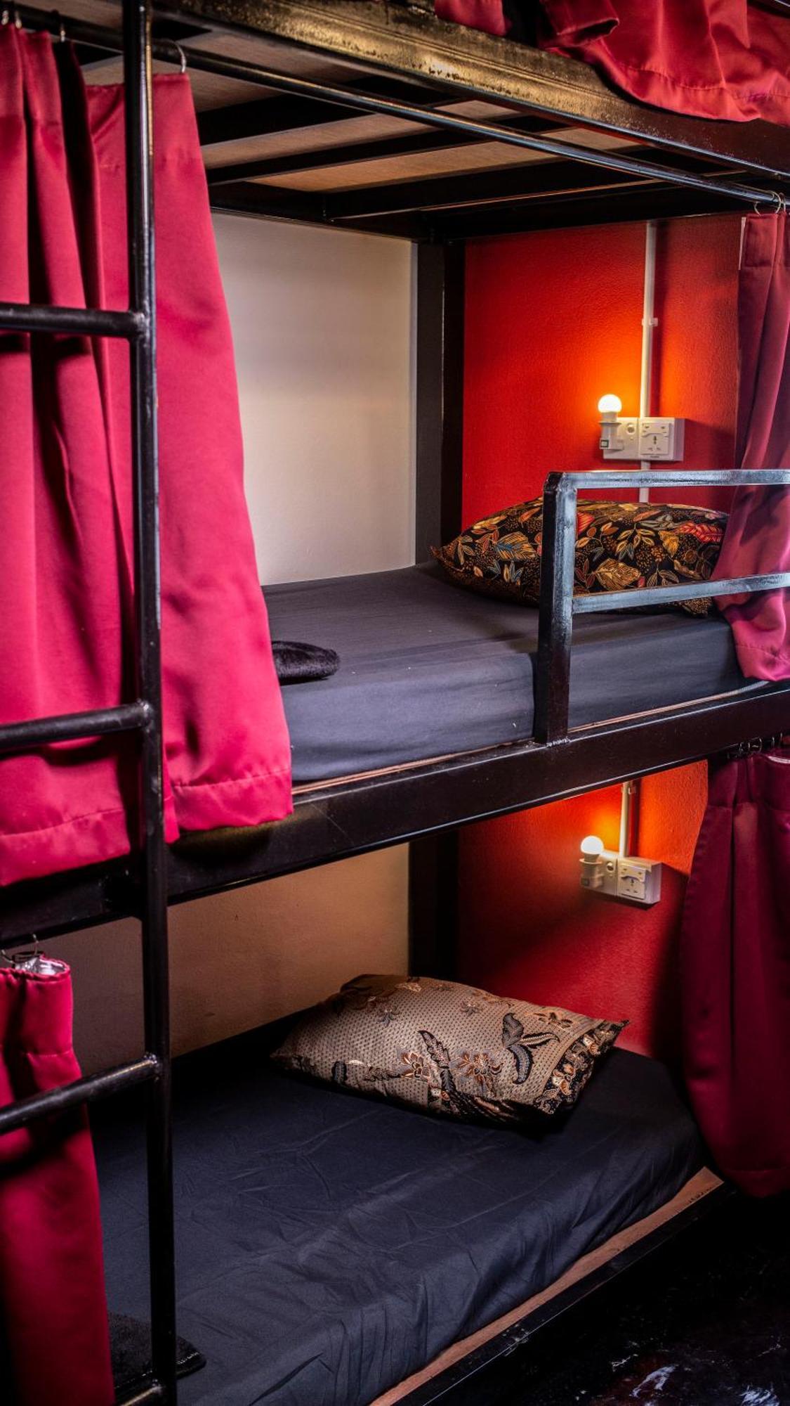 House Of Lion Hostel パンタイ・サナング エクステリア 写真